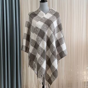 🍁SALE $10🍁 BUFFALO PLAID check poncho gray/white fringed RN125525